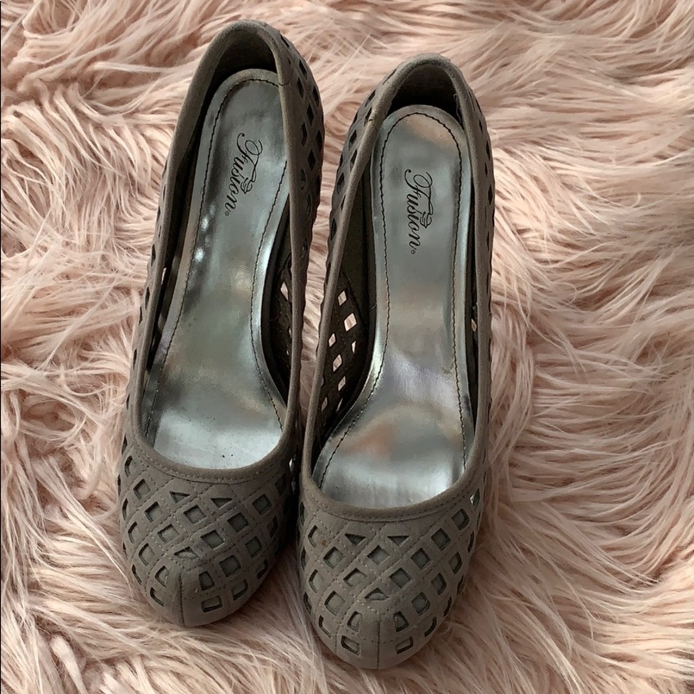 Grey Waffle Design Pumps